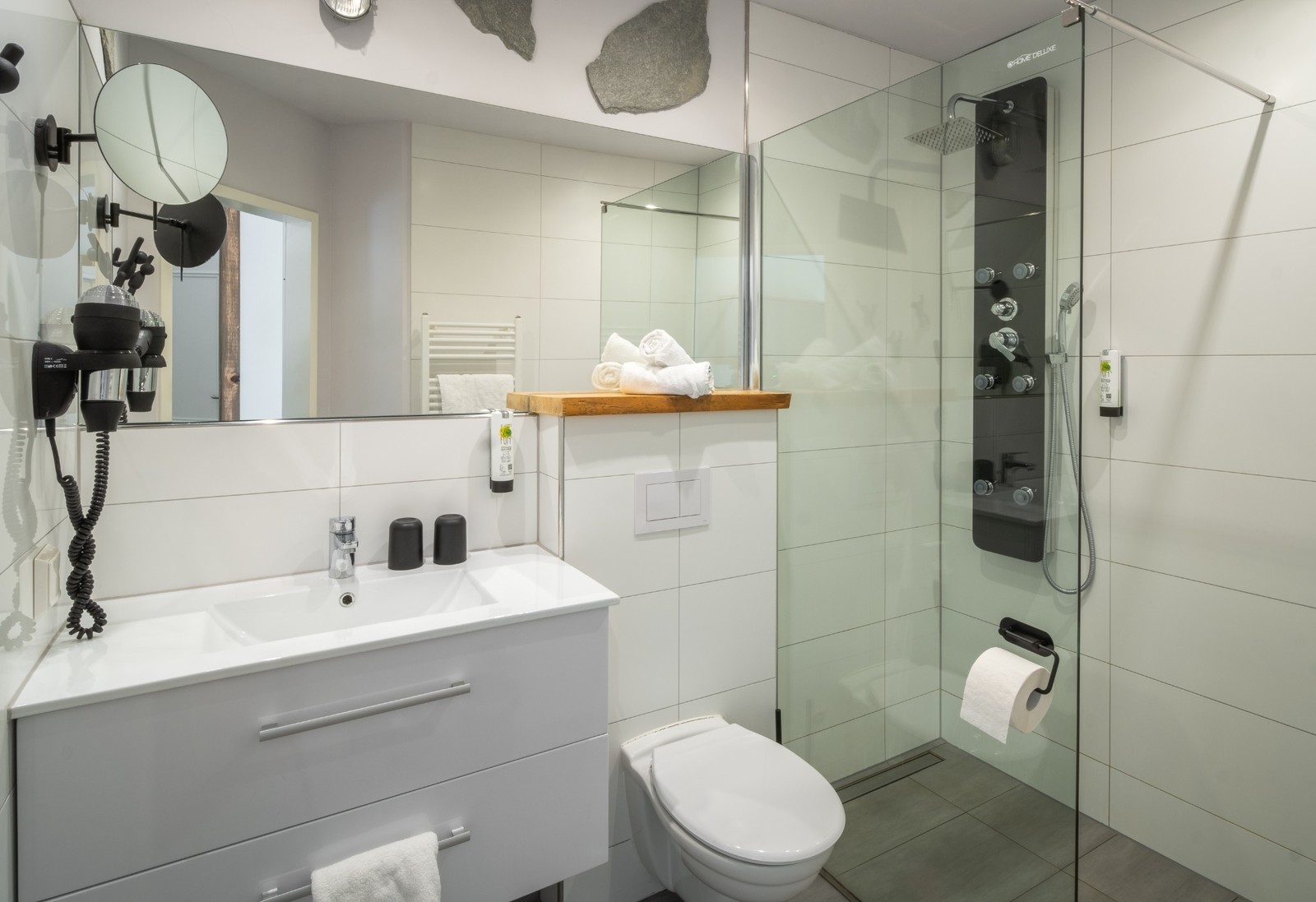 Badezimmer im Doppel- und Zweibettzimmer